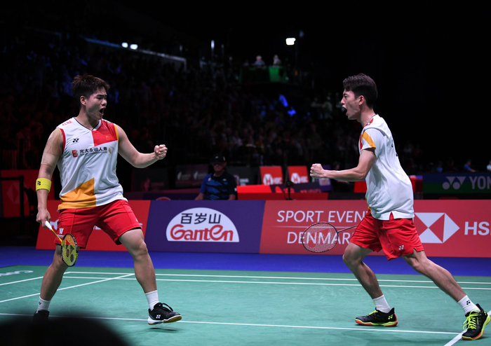 国梁同台竞 国梁同台竞